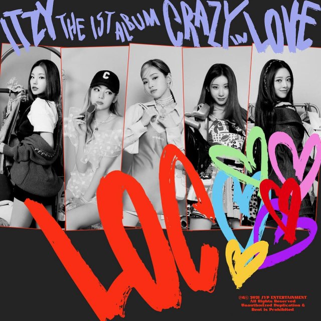 ITZY 首张正规专辑《CRAZY IN LOVE》封面